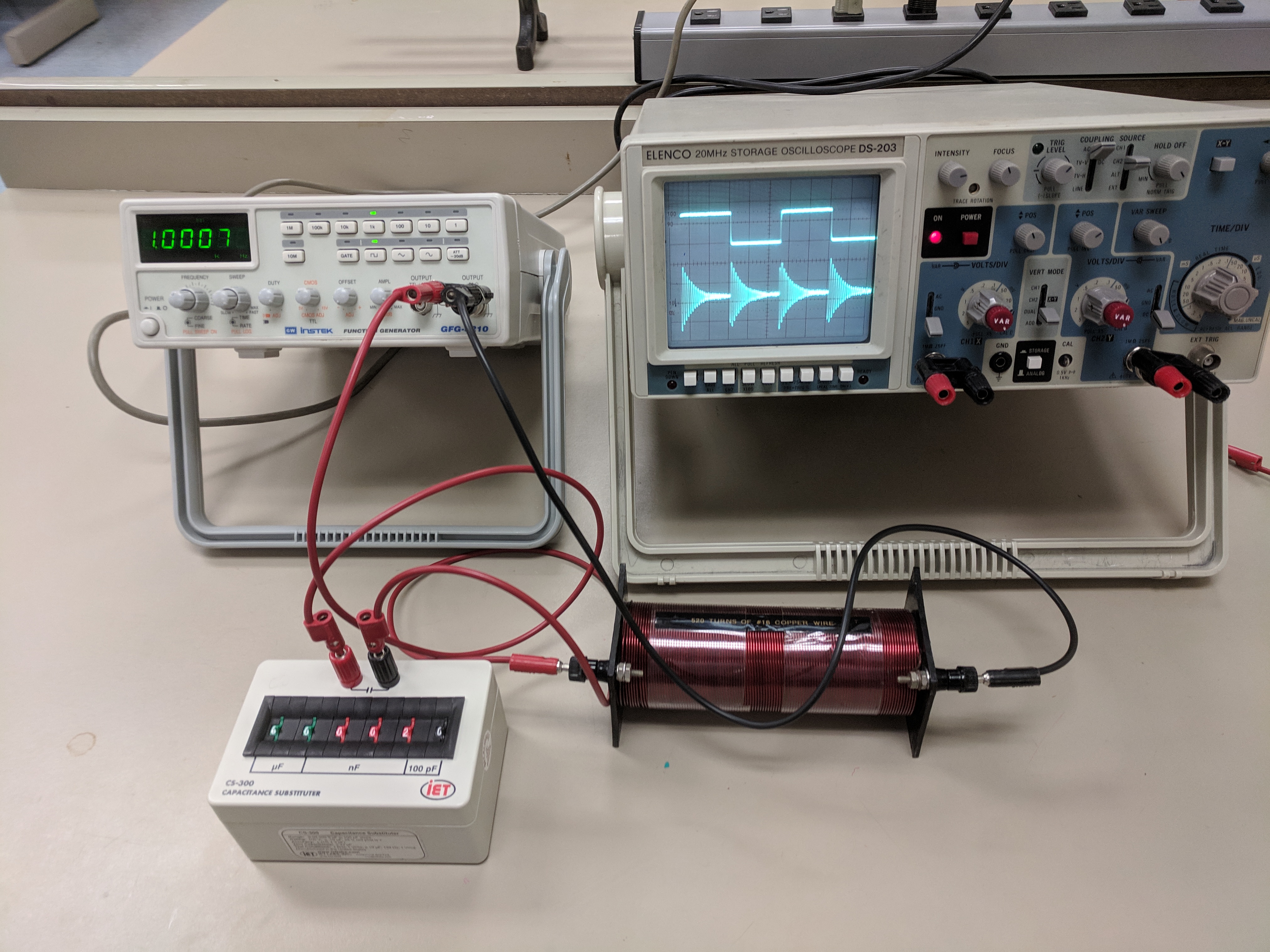 Circuit with oscilloscope