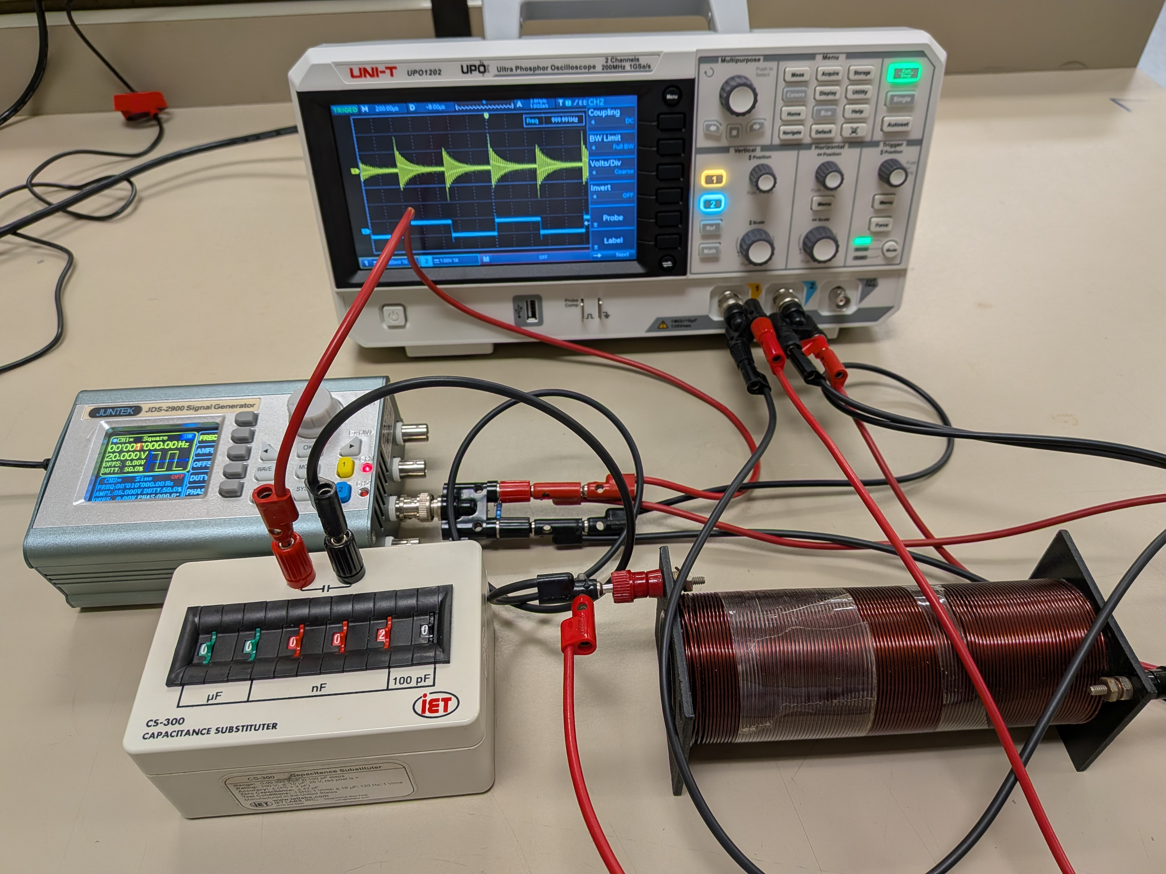 Circuit with oscilloscope