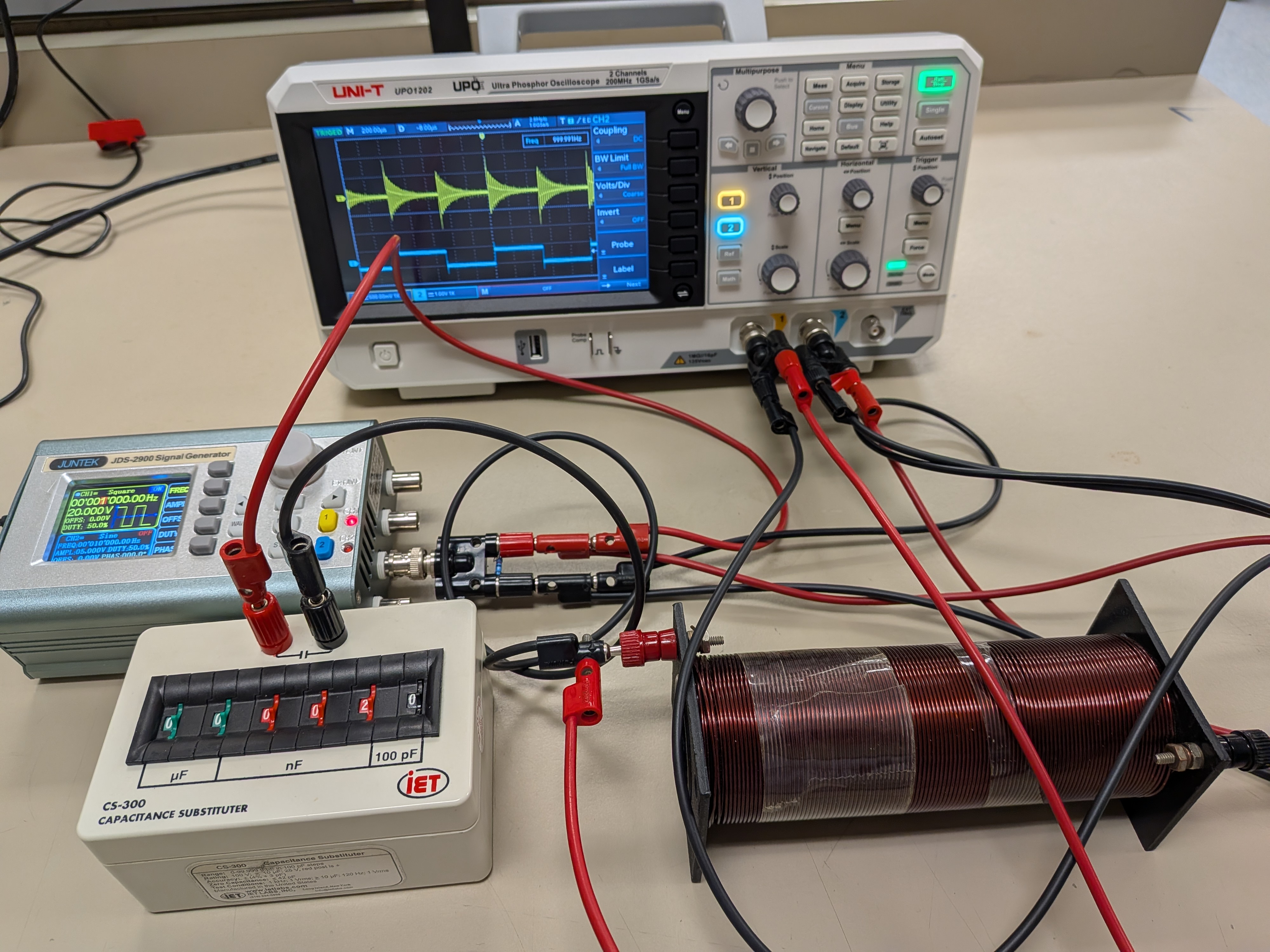 Circuit with oscilloscope